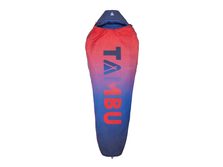 Een blauwe slaapzak met rode accenten en het logo van Tambu.