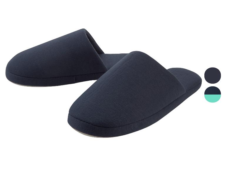 Stoffen slippers, donkerblauw en andere kleuren beschikbaar.