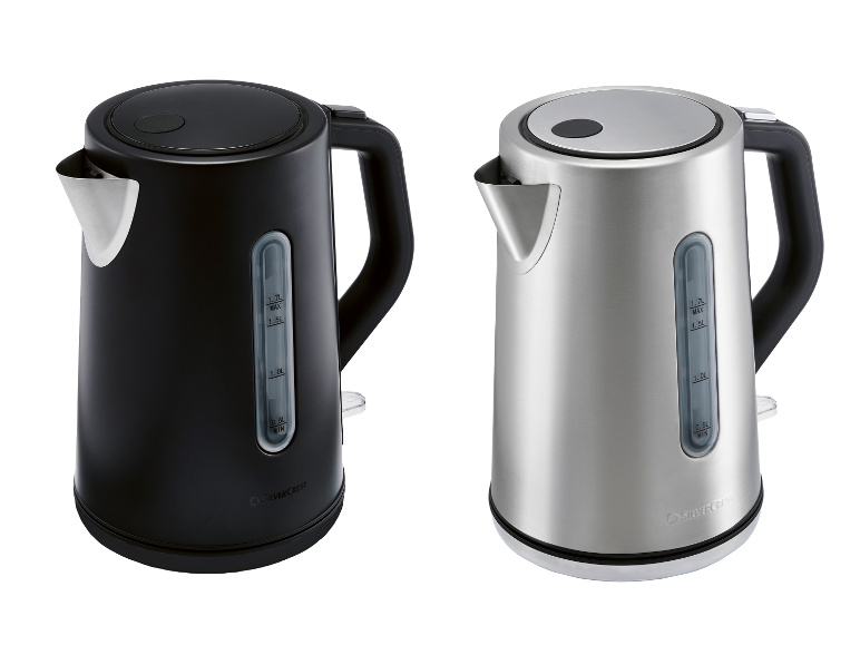 Twee SILVERCREST® SWKE 3000 H1 waterkokers, één zwart en één roestvrij staal, met 1,7L inhoud.