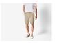 Beige shorts en t-shirt voor heren.