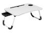 Witte opvouwbare laptoptafel met tabletsleuf en bekerhouder.