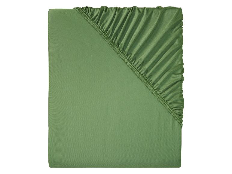 Olijfgroene hoeslaken, effen kleur.