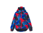 Kinder ski-jas met blauw, rood en zwart bergpatroon, rode rits en capuchon.