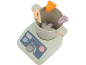 Houten speelgoedblender met mixer en speelgoedvoedsel zoals wortel, champignon en ui.