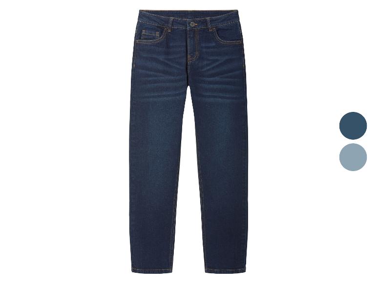 Een paar blauwe jeans voor heren.