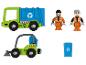 Groene vuilniswagen, een kleine auto en twee figuurtjes van schoonmakers