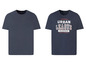 Twee blauwe T-shirts, een met een zakje en een met 'Superior Urban League' print.