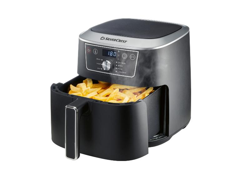 Heteluchtfriteuse met een mand vol friet, toont 180°C en diverse kookstanden.