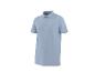 Lichtblauw herenpoloshirt met korte mouwen en drie knopen.