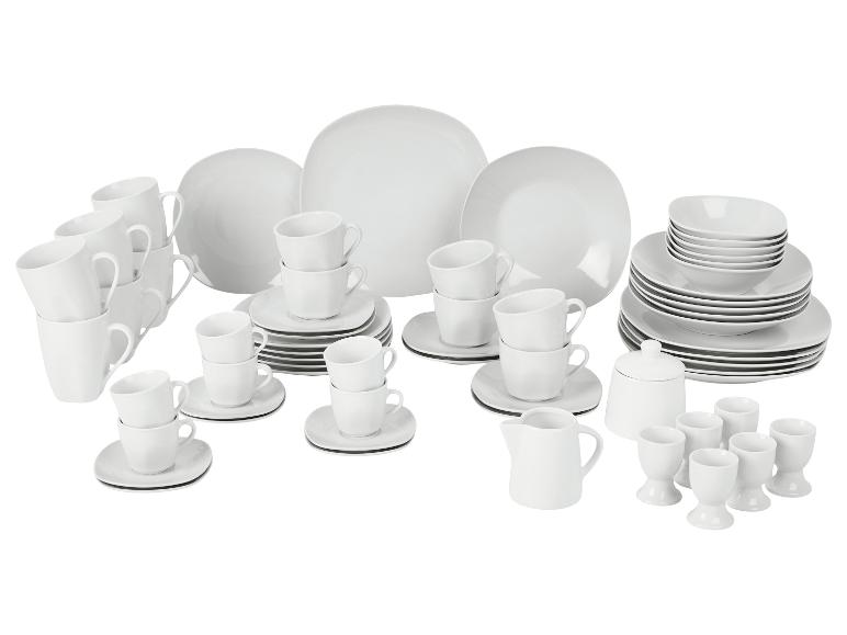 Wit porseleinen servies met borden, kopjes, kommen, suikerpot, melkkan en eierdopjes.