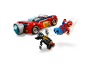 Rode en blauwe superheldenauto van bouwstenen met twee speelfiguren in actie.