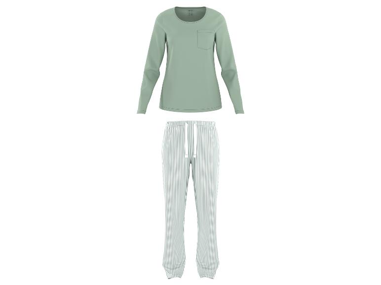 Een groene longsleeve met een zak en een gestreepte pyjamabroek.