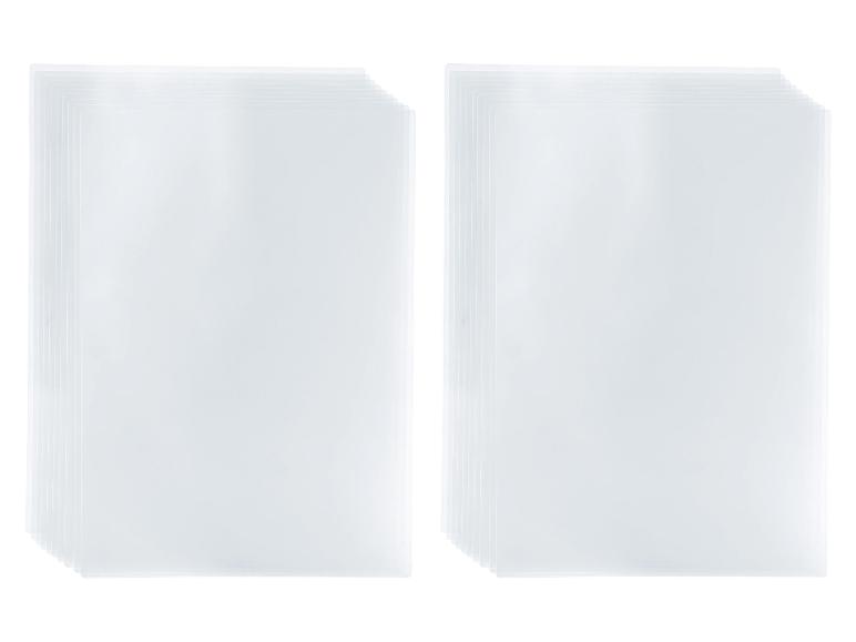 Twee stapels transparante documentenhoesjes.