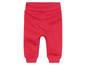 Rode joggingbroek voor baby's.
