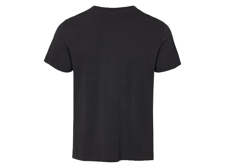 Zwart t-shirt met korte mouwen.