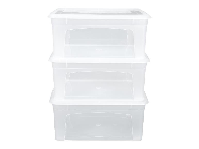 Drie stapelbare, transparante opbergboxen.