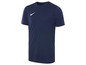 Een donkerblauw Nike T-shirt met korte mouwen.