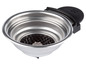 Een metalen koffiefilter met een zwarte plastic houder.