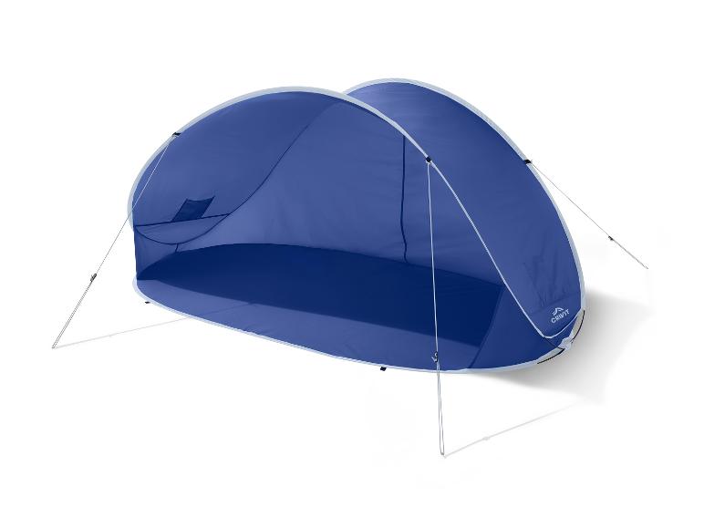 Blauwe strandtent met steunpalen en lichte bies