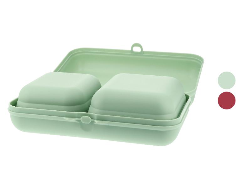Lichtgroene lunchbox met twee bakjes.