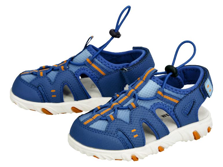 Paar blauw-oranje kindersandalen met verstelbare elastische veters