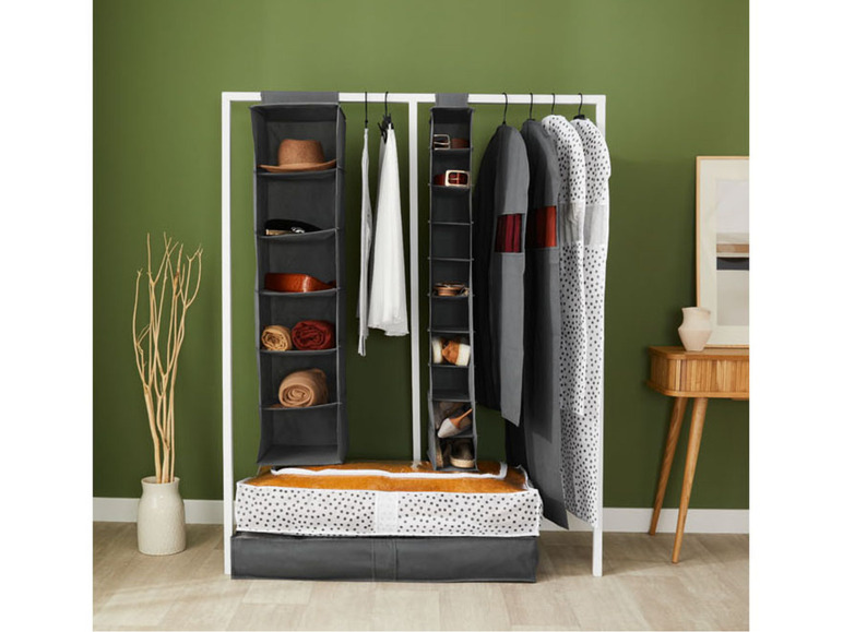 Grijze opbergzakken voor kleding, schoenen en accessoires.