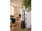 Bladloze ventilator in een gezellige woonkamer met open haard.