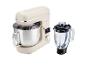 Een crèmekleurige keukenmachine van Silvercrest met een blender.
