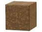 Bruine kubus met een gespikkeld patroon, lijkend op een bouillonblokje.