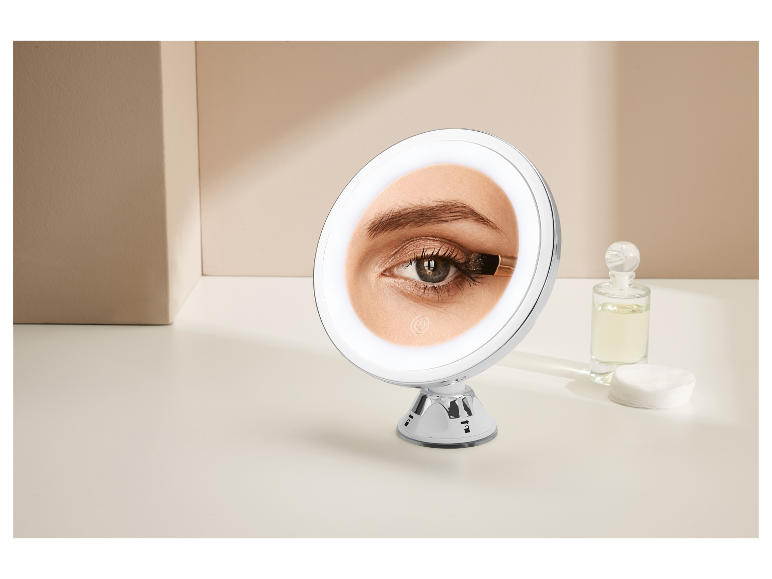 Make-up spiegel met LED-verlichting en zuignap.