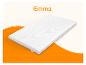 Wit matras op een oranje achtergrond met de tekst 'Emma'.
