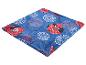 Blauwe handdoek met superheldenmotief, spinnen en de tekst 'SPIDER-MAN'.