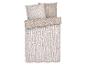 Beddengoedset met een beige geometrisch patroon op een witte achtergrond.
