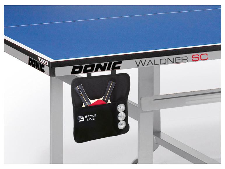 Donic Waldner SC pingpongtafel met batjes en ballen.