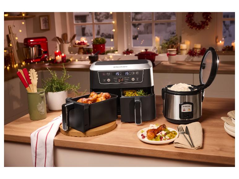 SilverCrest heteluchtfriteuse en rijstkoker in een feestelijk versierde keuken.