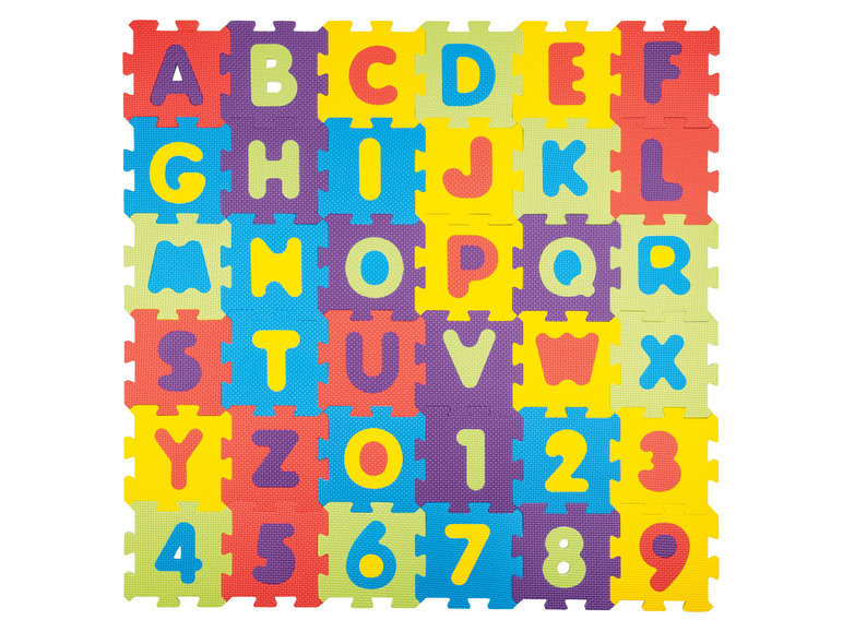 Een set kleurrijke schuimtegels met letters en cijfers voor kinderen.