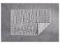 Een zachte, grijze badmat met een textuur van bobbels.
