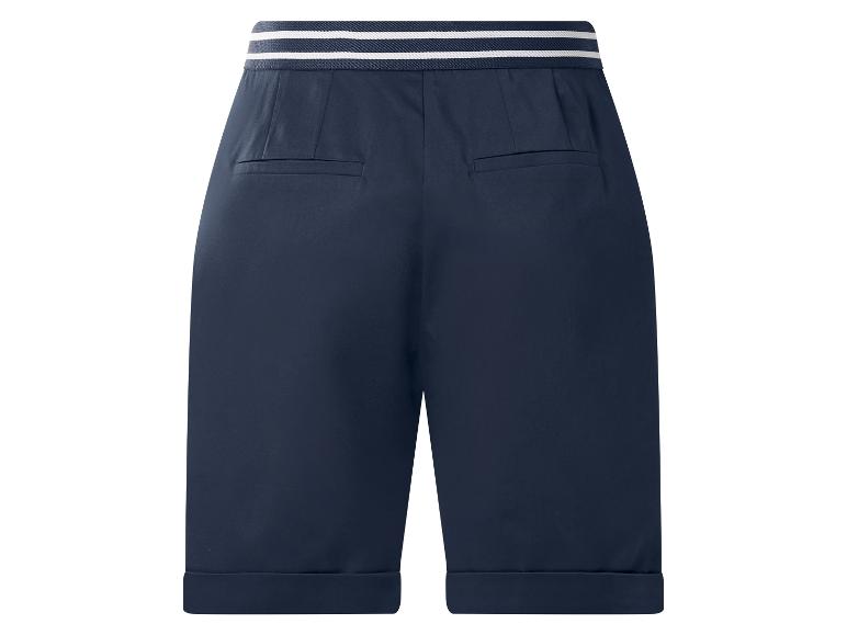 Donkerblauwe shorts met wit gestreepte tailleband en achterzakken.