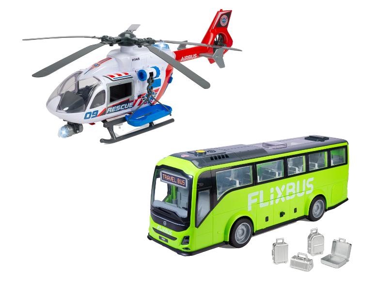 Speelgoed reddingshelikopter en groene bus met 'TRAVEL BUS' bord en bagage.