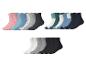 Drie sets sokken: roze bloemen, blauw en zwart, grijs en wit.