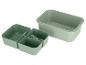 Lichtgroene rechthoekige voedselcontainer met drie kleinere verdeelinzetstukken.