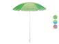 Groene en gestreepte strandparasols; verkrijgbaar in verschillende kleuren.
