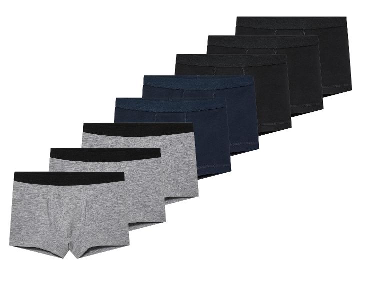 Een set van zeven boxershorts in grijs, donkerblauw en zwart.