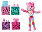 Barbie Care Bears pop met verrassingsaccessoires en kleding, inclusief een rok en laarzen.