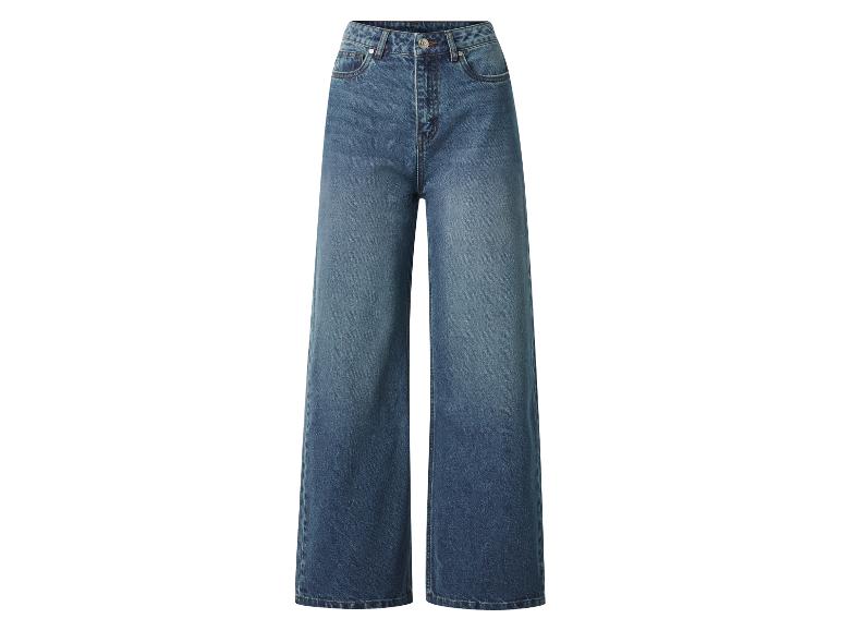 Blauwe wide-leg high-waist jeans.