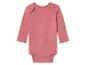 Roze baby body met lange mouwen.