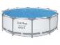 Bestway Steel Pro MAX zwembad met blauwe afdekking.