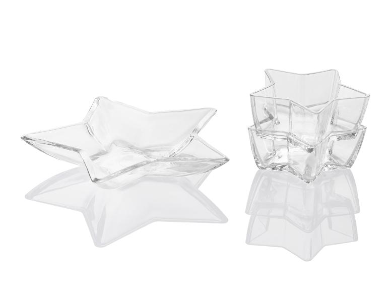 Glazen schaal en kommetjes in stervorm.