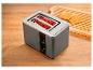 Broodrooster met digitaal display en twee sneetjes toast op een houten plank.