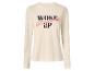 Beige T-shirt met lange mouwen en de tekst 'WOKE gorgeous UP' in zwart en roze.